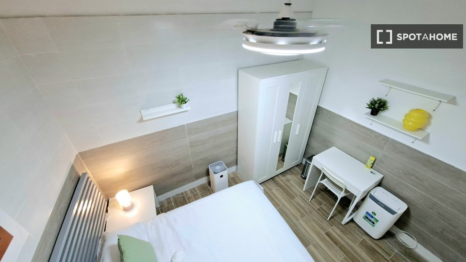 Double room Barcelona, 4 beds, 65m² — photo 80