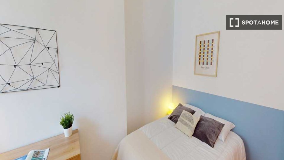 Double room Paris, 5 beds, 110m² — photo 3