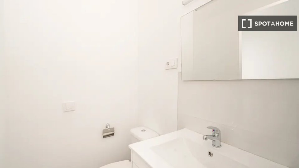 Double room Madrid, 5 beds — photo 12