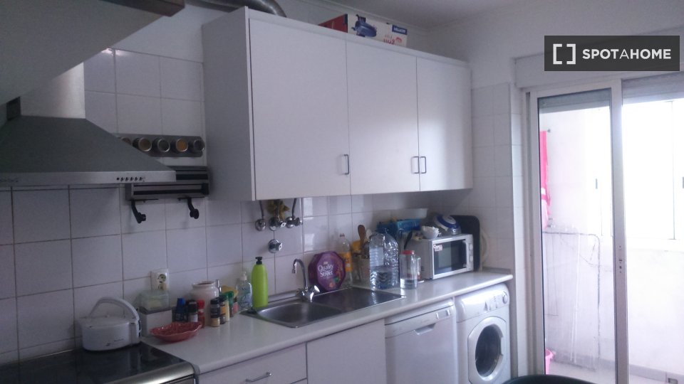 Double room Lisbon, 3 beds, 97m² — photo 5