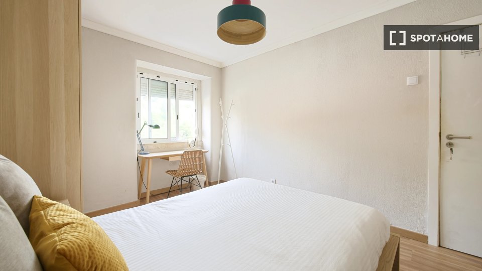 Double room Lisbon, 4 beds — photo 12