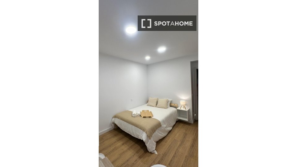 Double room Las_Palmas_De_Gran_Canaria, 6 beds — photo 15