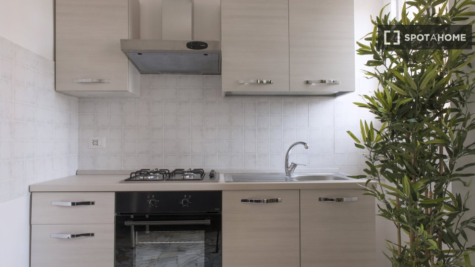 Double room Milan, 3 beds, 70m² — photo 9