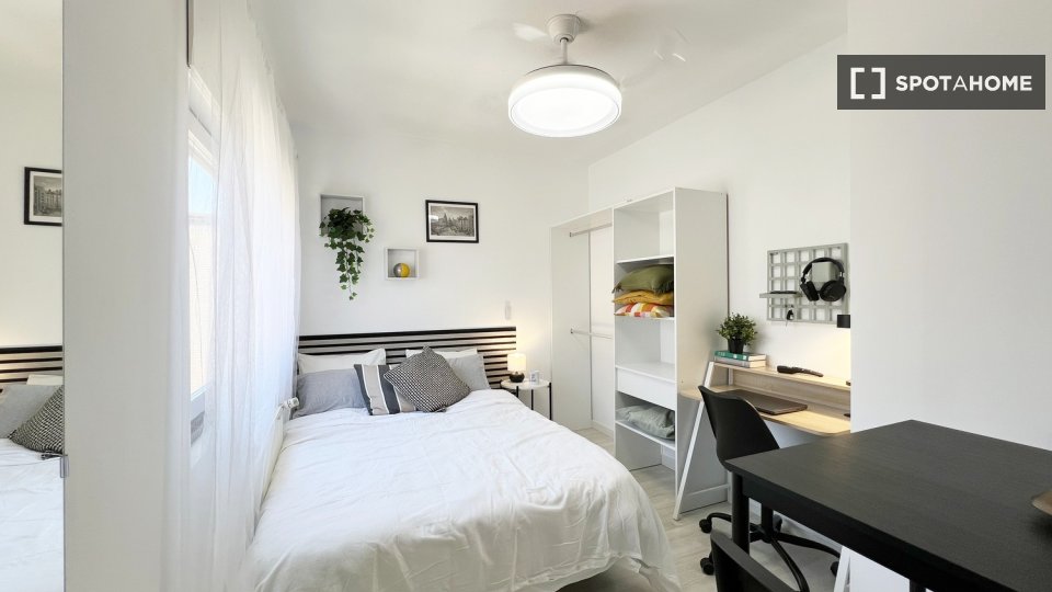 Double room Madrid, 5 beds — photo 14