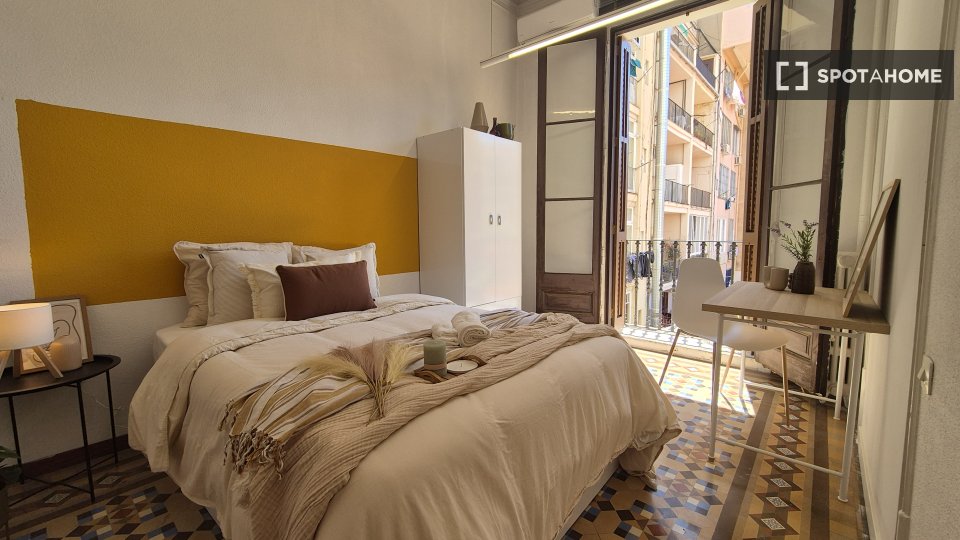 Double room Barcelona, 10 beds, 150m² — photo 1
