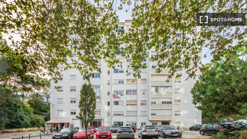 Apartment Lisbon, 2 beds, 74m² — photo 8