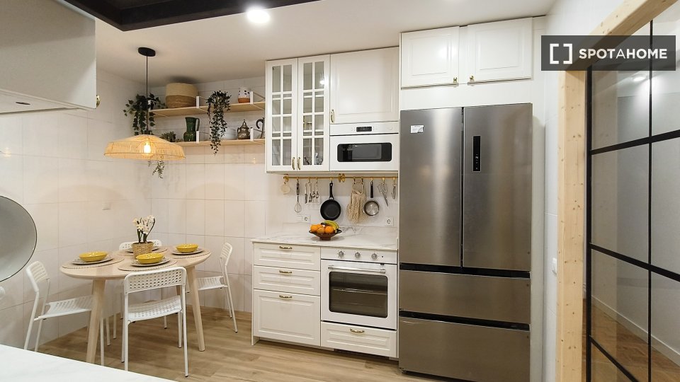 Apartment Pamplona, 5 beds, 124m² — photo 17