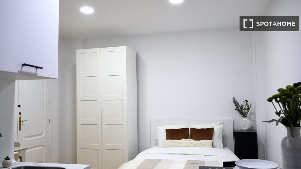 Double room Madrid, 6 beds — photo 32