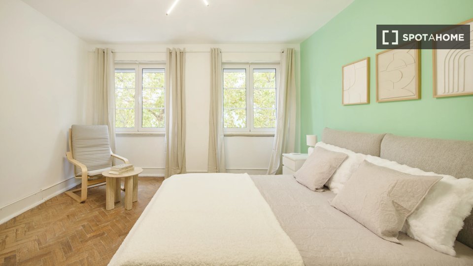Double room Lisbon, 6 beds — photo 14