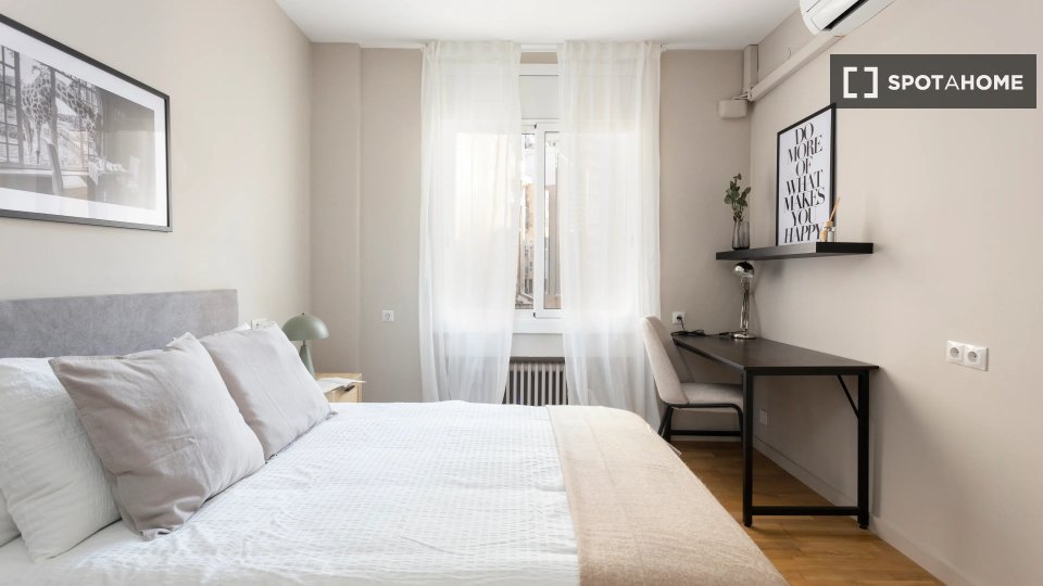 Double room Barcelona, 6 beds — photo 11