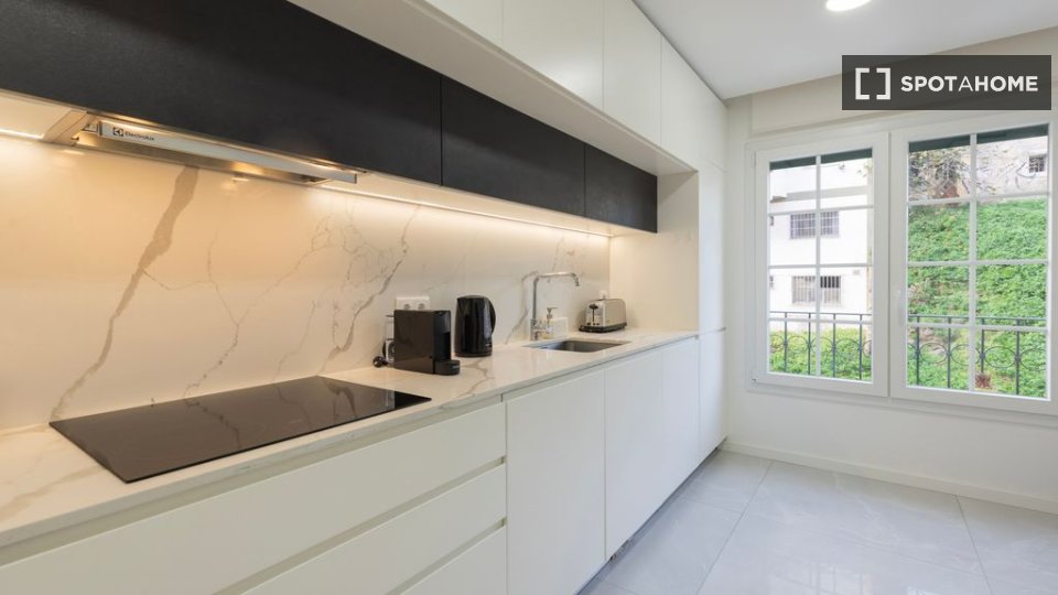 Apartment Lisbon, 2 beds — photo 17