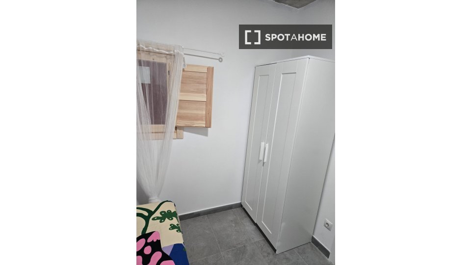 Double room Valencia, 5 beds, 85m² — photo 18