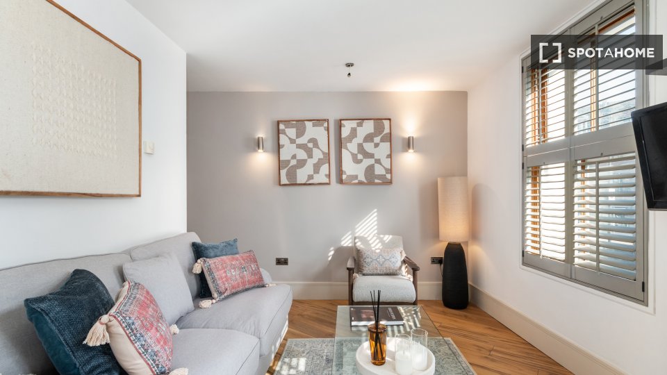Apartment London, 1 bed, 70m² — photo 1