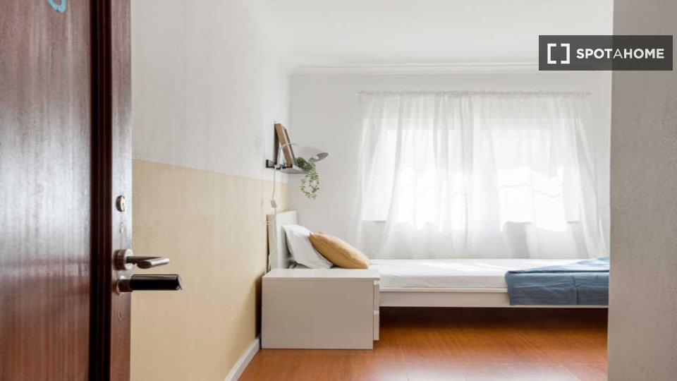 Double room Lisbon, 5 beds — photo 40