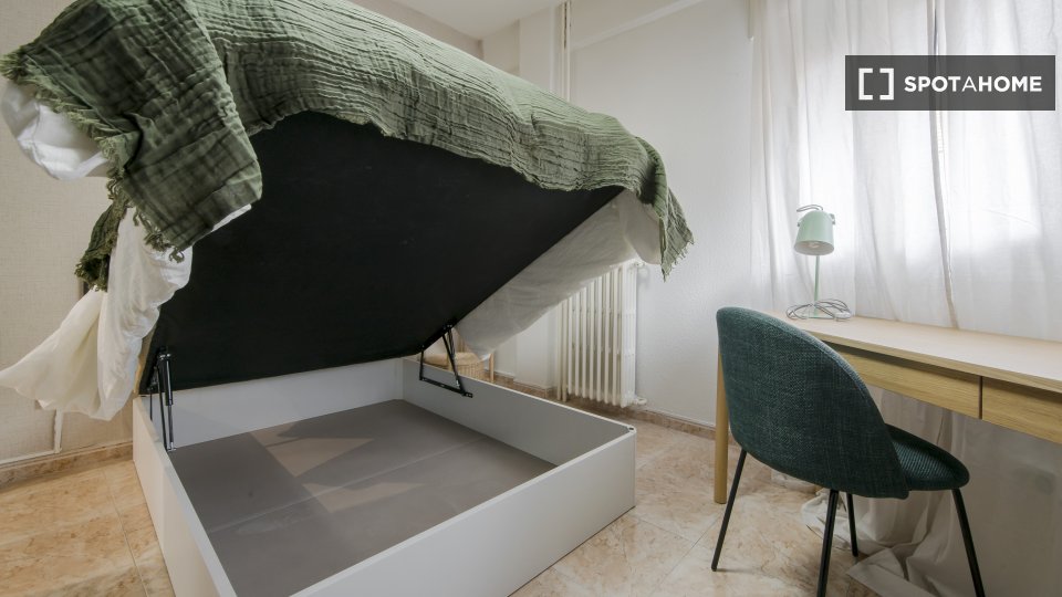Double room Madrid, 4 beds — photo 16