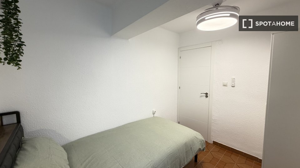 Double room Valencia, 4 beds, 75m² — photo 2