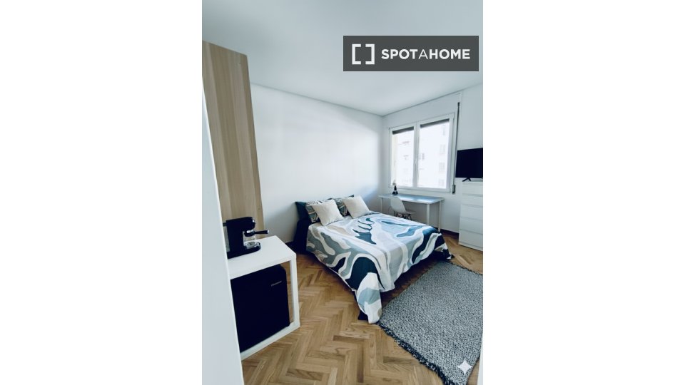 Double room Madrid, 7 beds, 132m² — photo 3