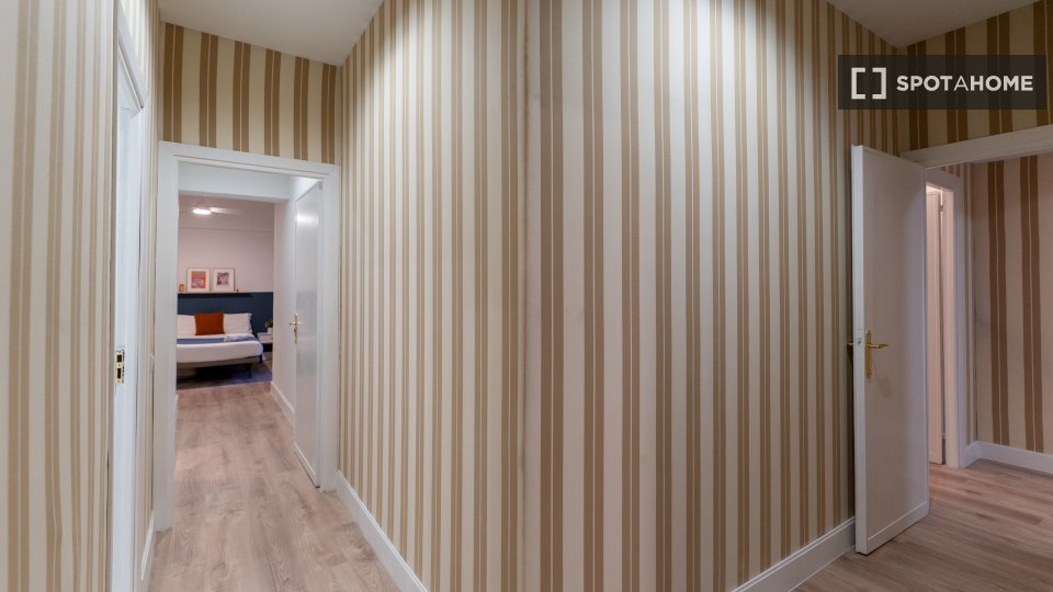 Double room Madrid, 5 beds — photo 15