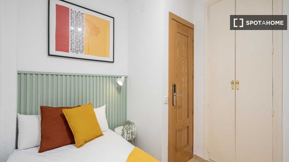 Double room Madrid, 4 beds — photo 22