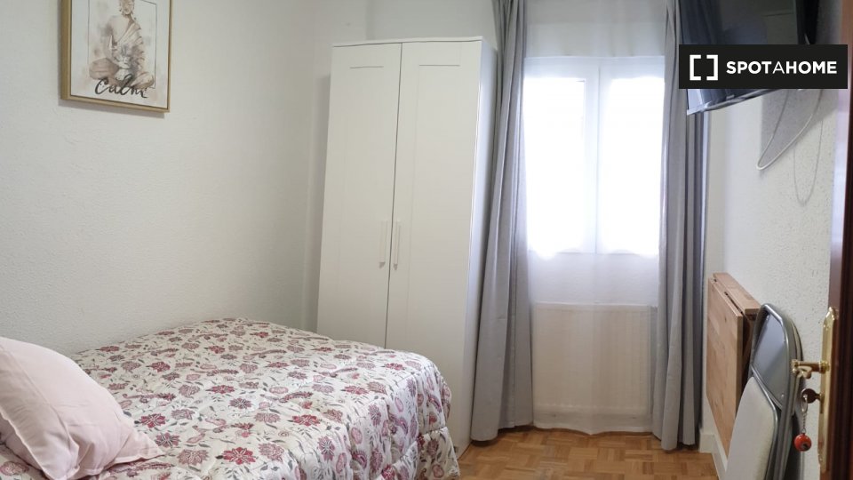Double room Madrid, 4 beds, 90m² — photo 1