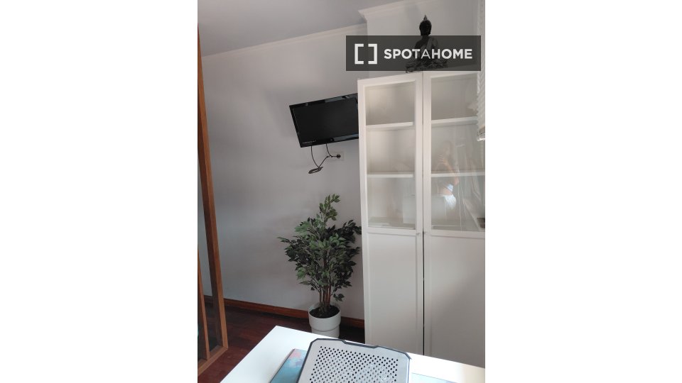 Double room Lisbon, 3 beds, 124m² — photo 7