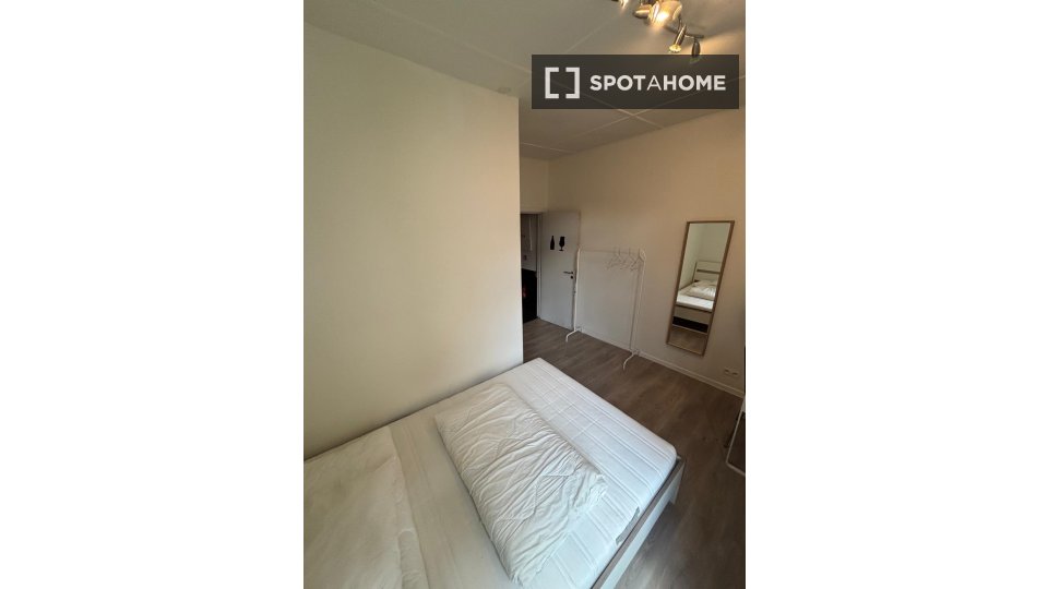Double room Brussels, 5 beds, 14m² — photo 38