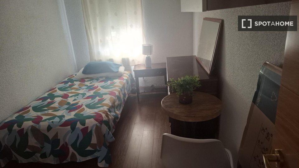 Double room Madrid, 3 beds — photo 3