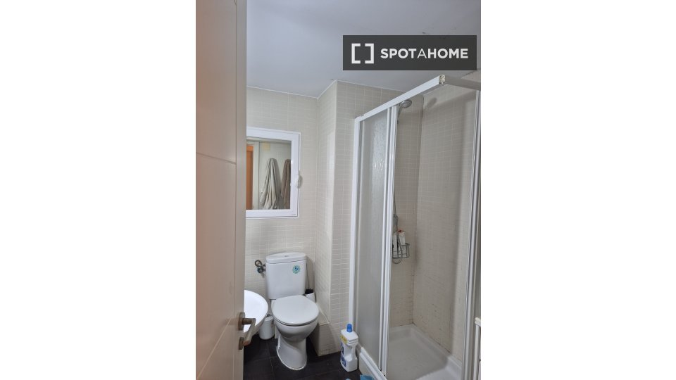 Double room Madrid, 3 beds, 79m² — photo 5
