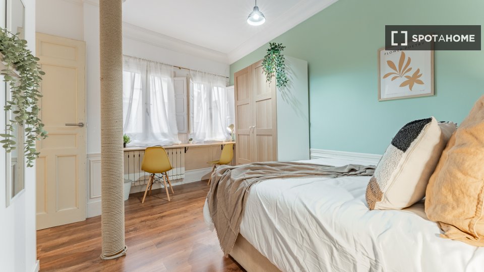 Double room Madrid, 10 beds, 173m² — photo 64