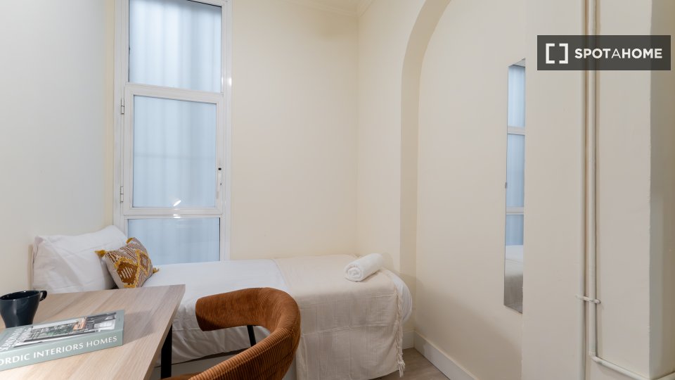 Double room Madrid, 9 beds — photo 12
