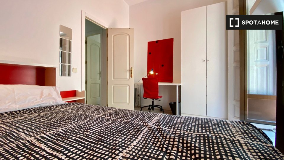 Double room Madrid, 7 beds, 120m² — photo 3