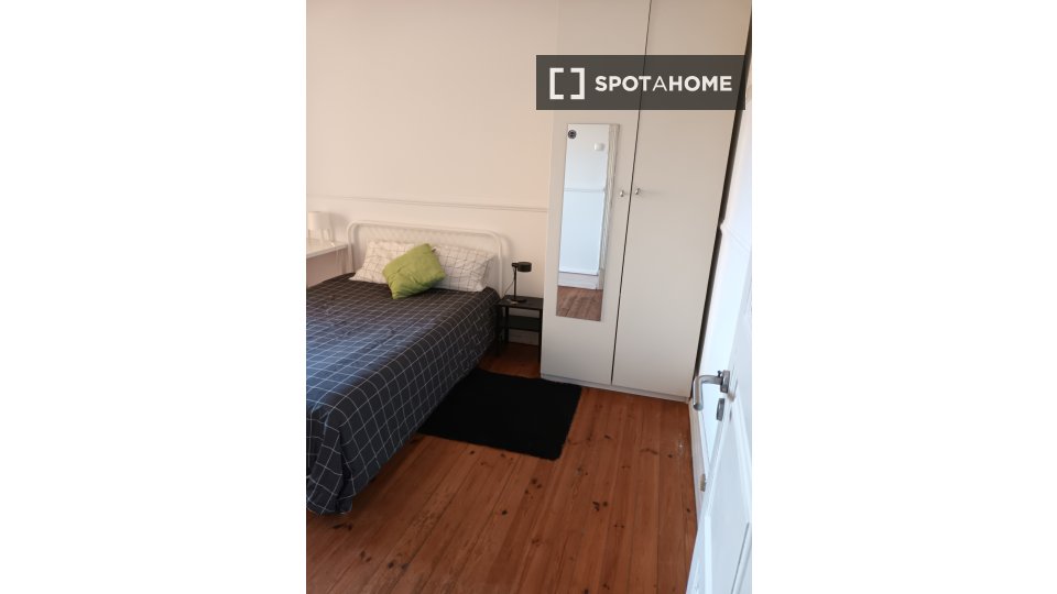 Double room Lisbon, 4 beds — photo 17