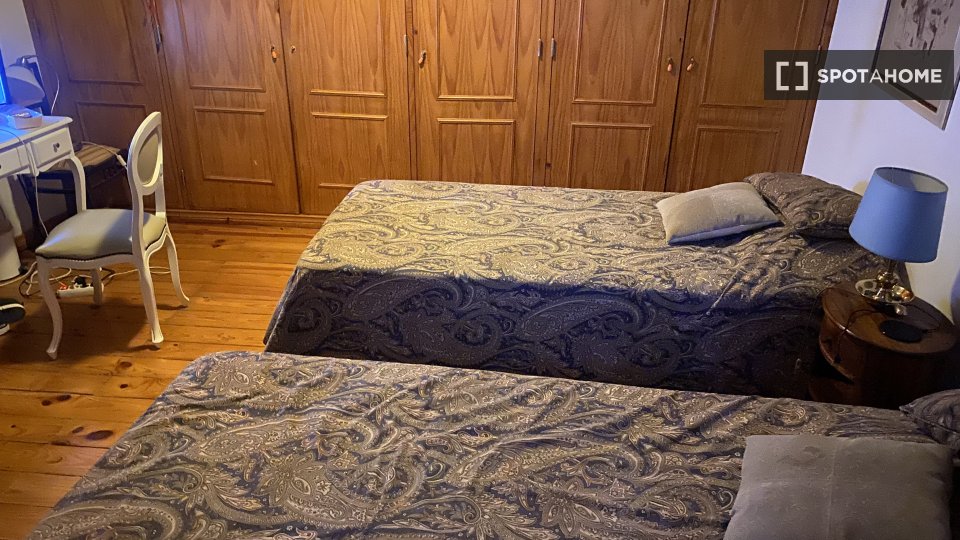 Double room Lisbon, 3 beds, 200m² — photo 4