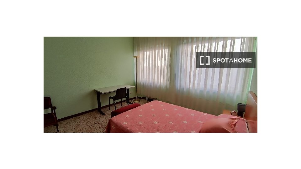 Habitación en piso compartido de 6 habitaciones en alquiler, Salamanca