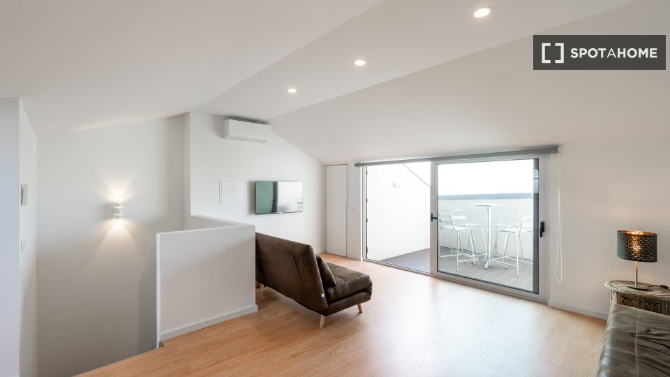 Apartment Porto, 1 bed, 64m² — photo 1