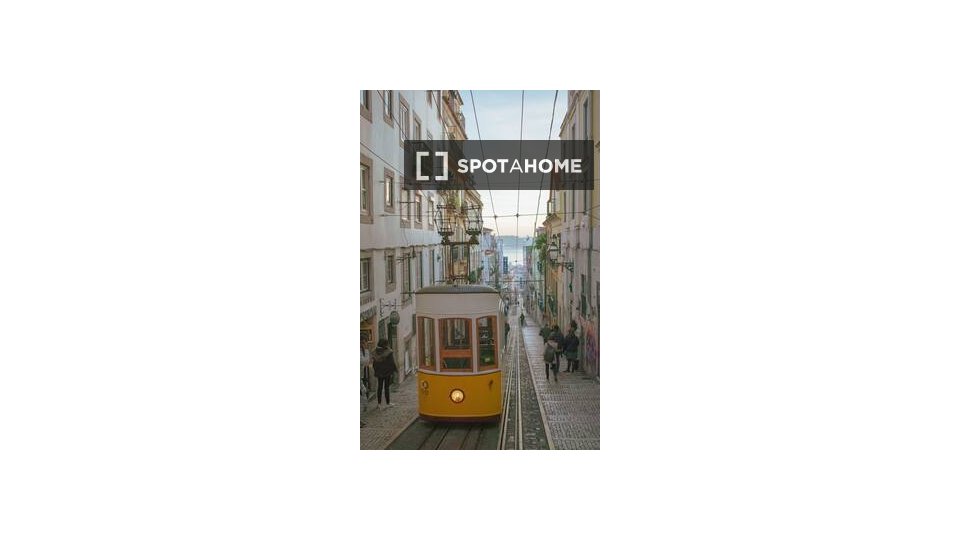 Apartment Lisbon, 2 beds, 70m² — photo 13