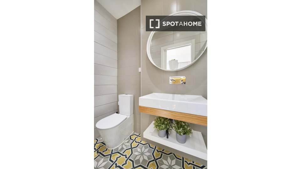 Apartment Lisbon, 2 beds, 45m² — photo 14