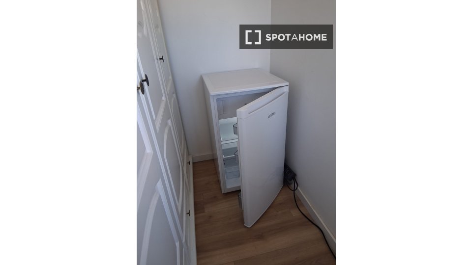 Double room Lisbon, 5 beds — photo 18