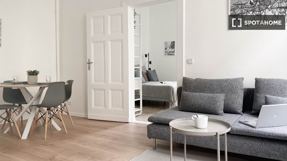 Apartment Berlin, 1 bed, 67m² — photo 1