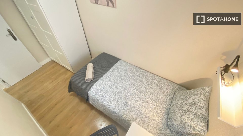 Double room Madrid, 5 beds — photo 14