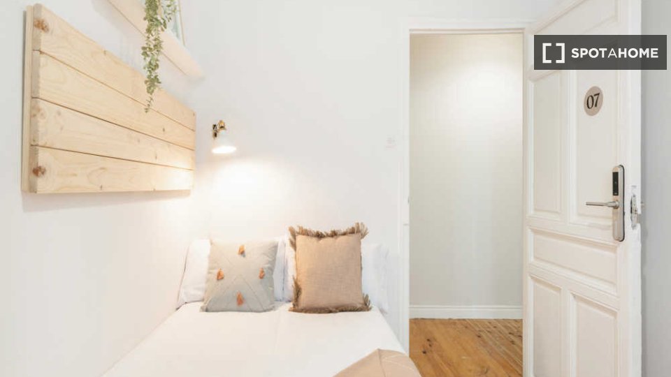 Double room Madrid, 7 beds — photo 27