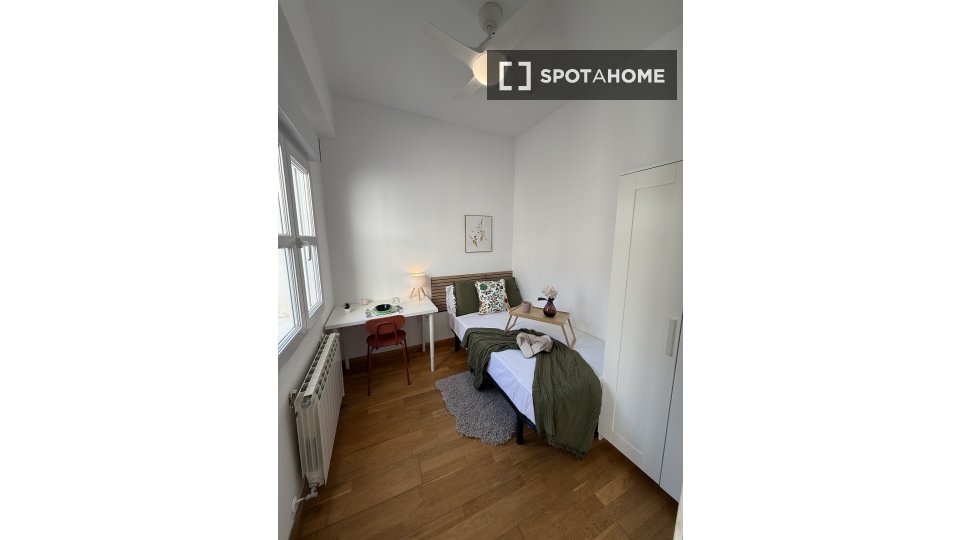 Double room Madrid, 4 beds — photo 13