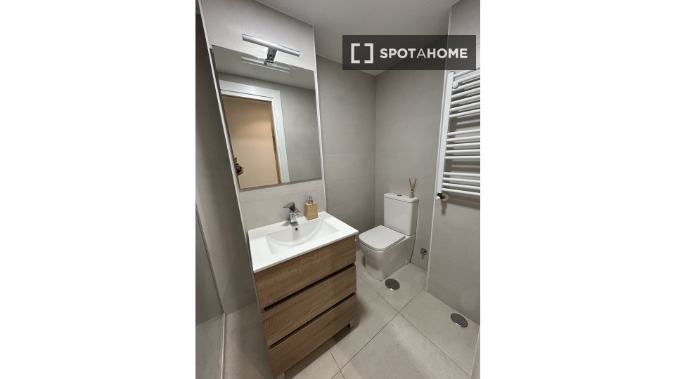 Double room Madrid, 3 beds — photo 8