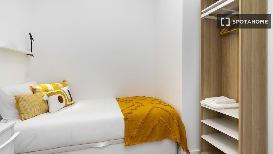 Double room Lisbon, 6 beds — photo 12