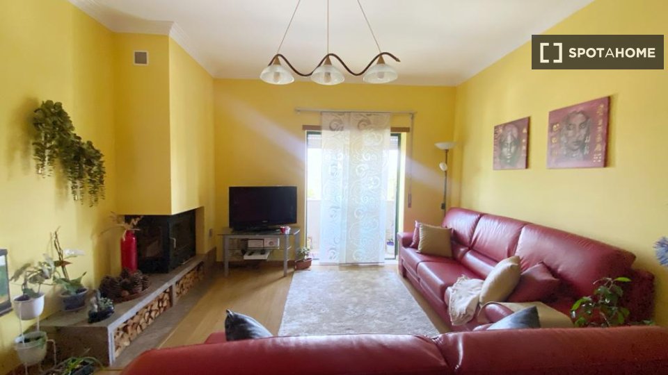 Double room Lisbon, 3 beds — photo 8