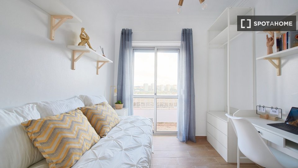 Double room Lisbon, 4 beds — photo 36