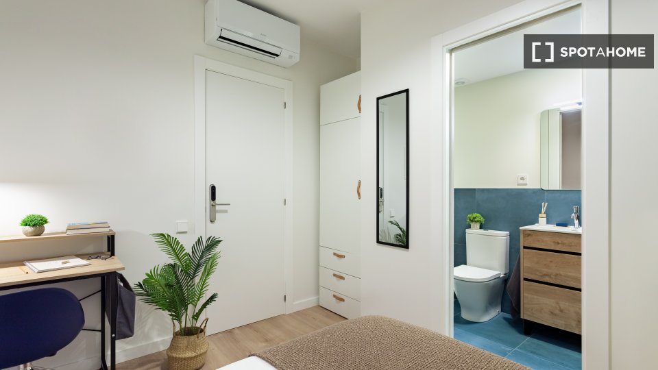 Double room Barcelona, 12 beds, 360m² — photo 1