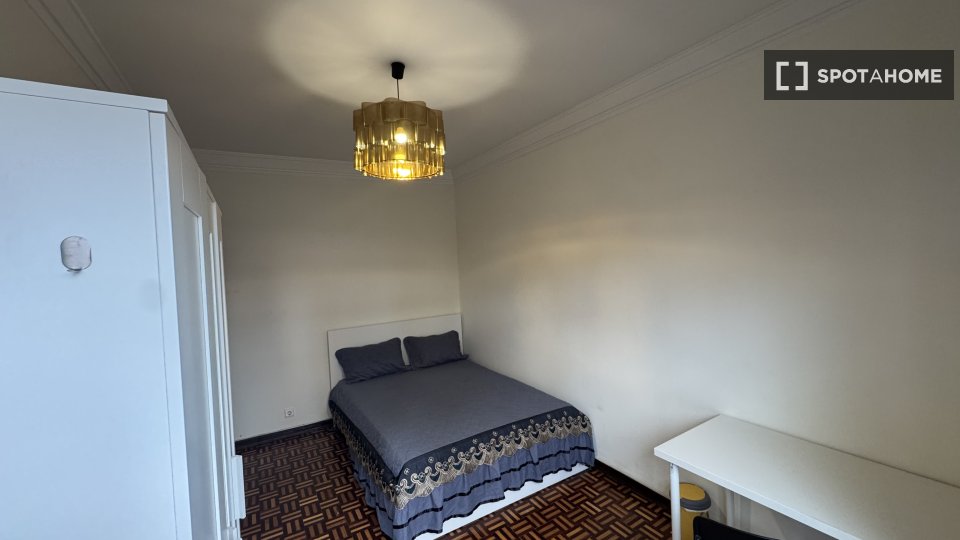 Double room Lisbon, 4 beds, 112m² — photo 16