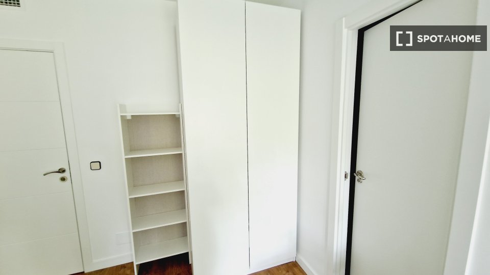 Double room Madrid, 8 beds — photo 4
