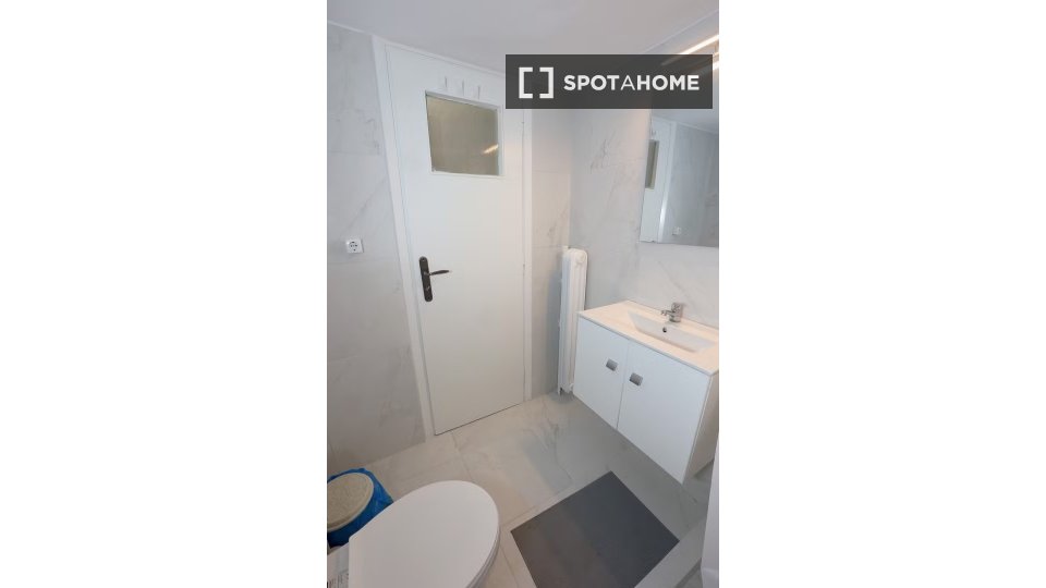 Double room Athens, 3 beds — photo 9